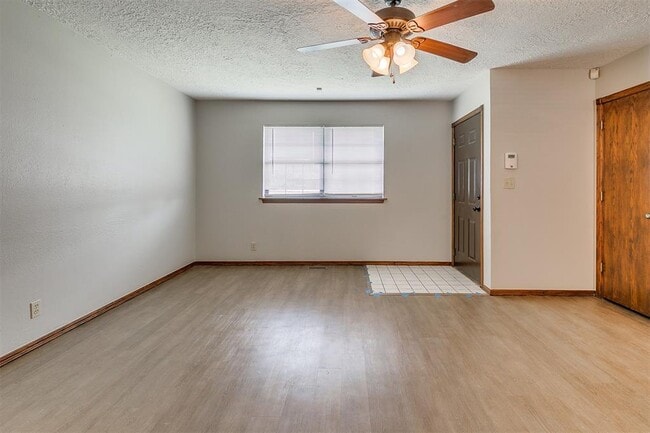 Building Photo - 1204 N Crawford Ave