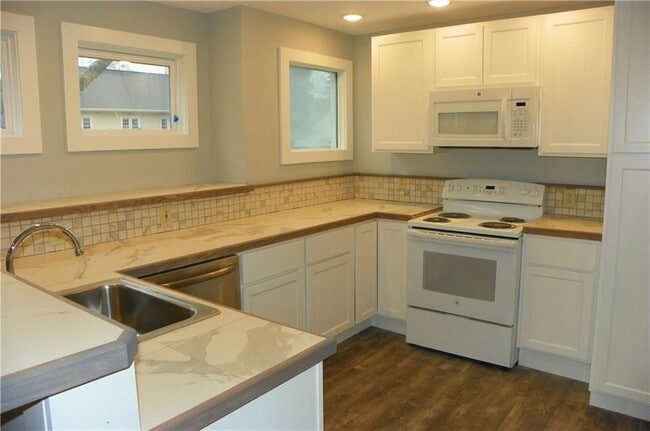 Building Photo - 1067 Winton Rd