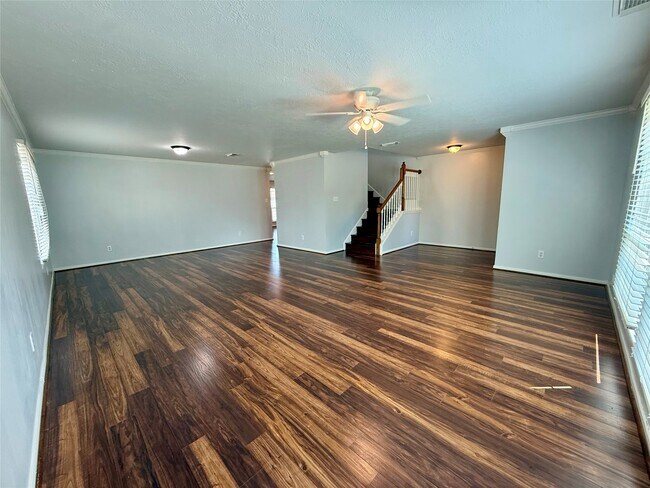 Building Photo - 6931 Echo Pines Dr