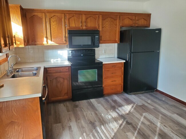 Foto del edificio - 15502 Ann Ave