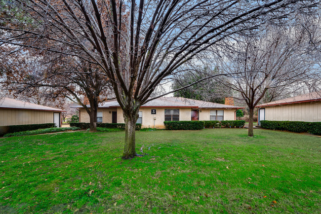 Foto del edificio - Foxfire Apartment Homes