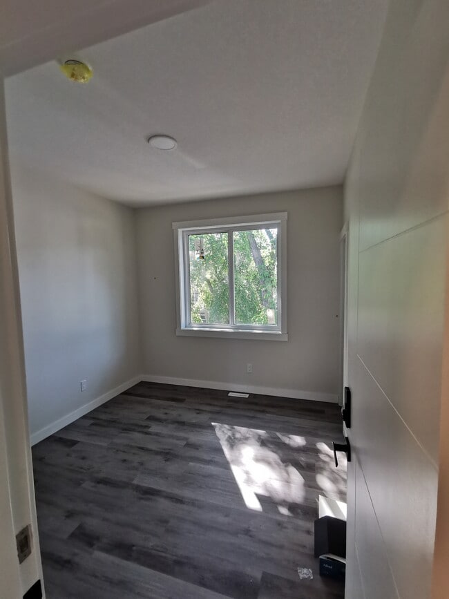 Building Photo - 8405-8108 108 St NW