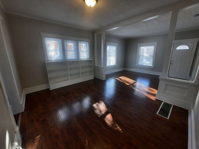 Foto del edificio - 2 Bedroom, 1 Bathroom home near Drake Univ...