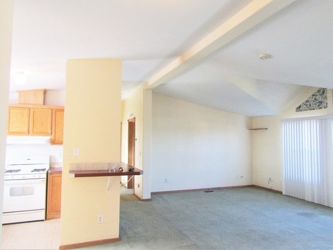 Building Photo - 1047 Carbonera Ave