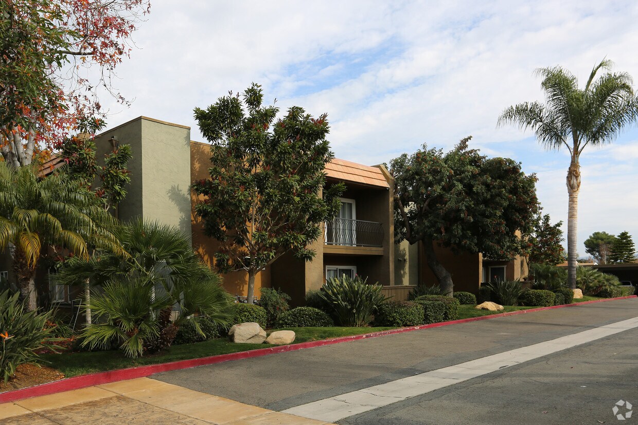 Building Photo - Vista Serena