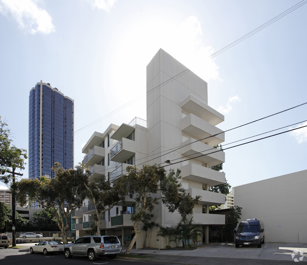 Building Photo - 1545 Liona St
