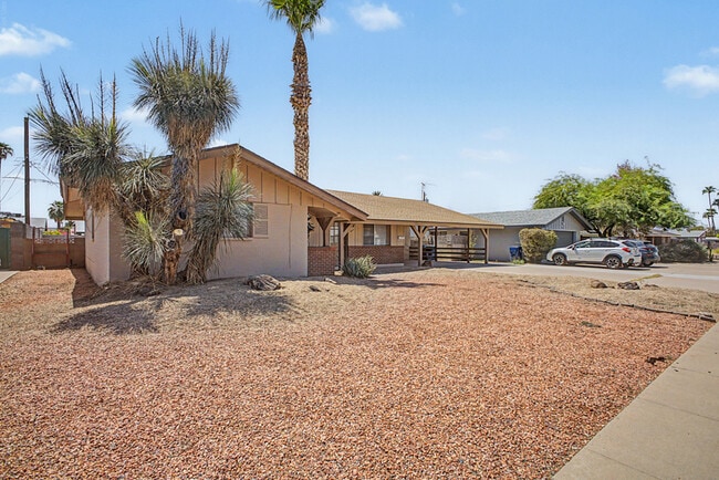 Building Photo - 921 E Campus Dr