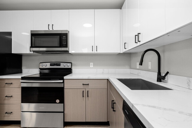 Building Photo - 50 Devon CourtUnit B-12