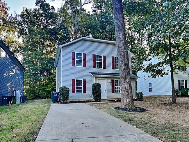 Foto del edificio - 2312 Juniper Dr