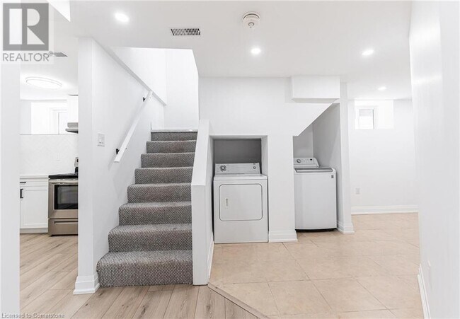 Photo du bâtiment - 102 Gladstone Ave