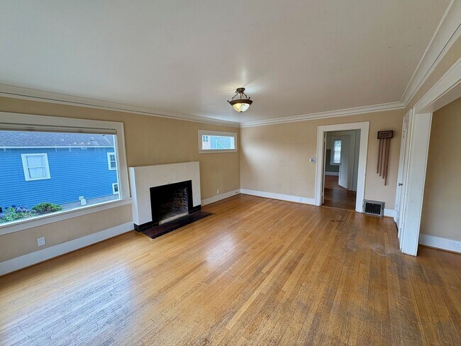 Building Photo - Sunset Hill Home