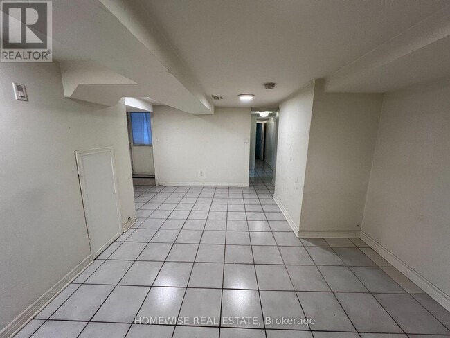 Building Photo - 261 Ossington Ave