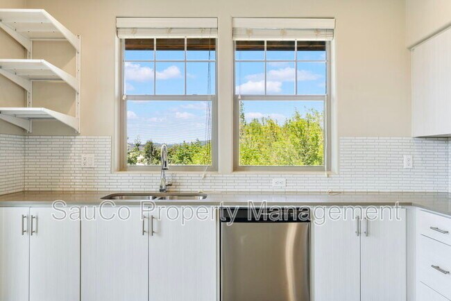 Foto del edificio - 16417 NW Chadwick Way
