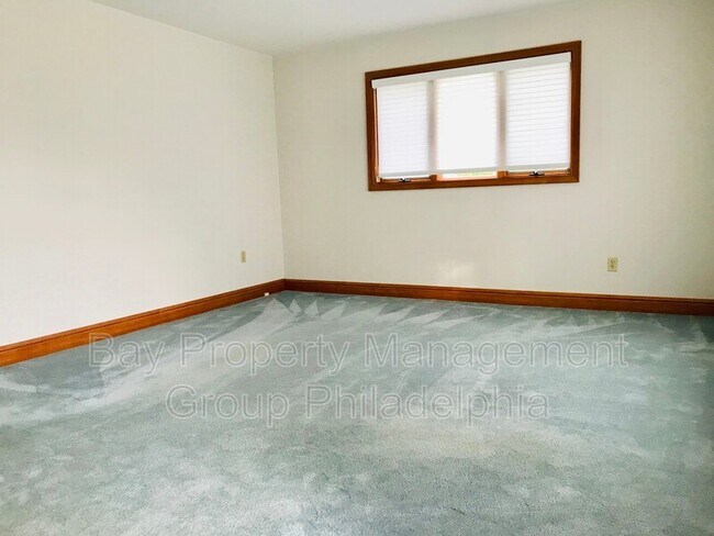 Building Photo - 3732 Clearwater Ln