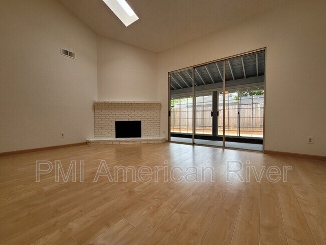 Building Photo - 813 Florin Rd