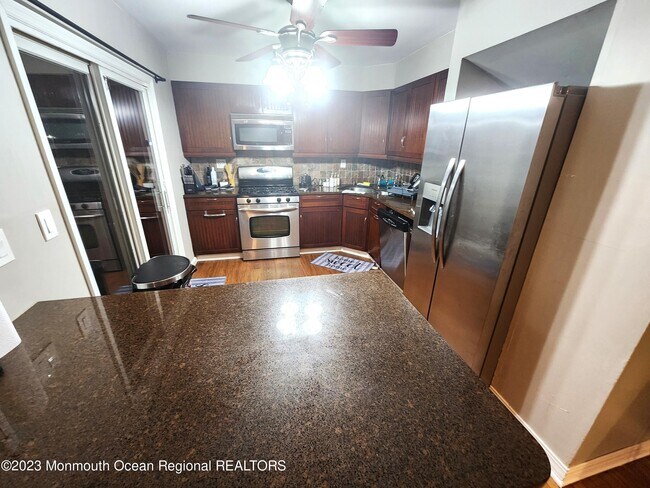 Foto del edificio - 26 Lincroft Ave