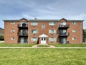 Building Photo - 1653 Oakwood Ave