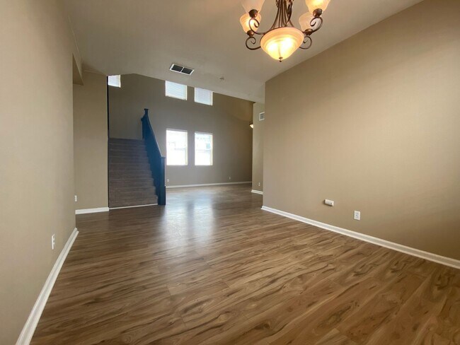 Foto del edificio - 4 Bedroom 3 Bath Lovely Home