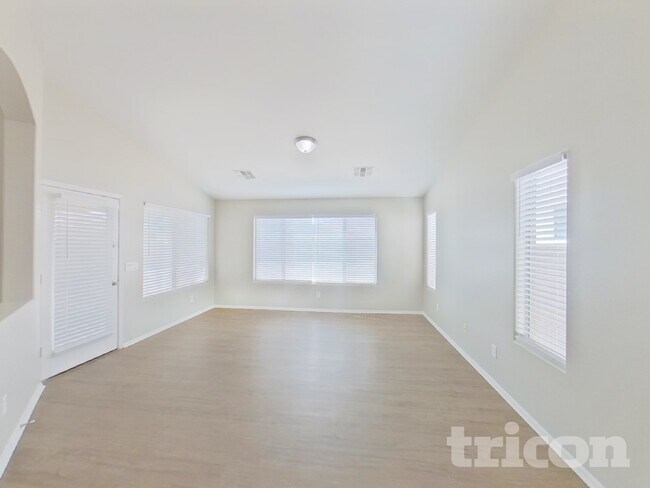 Foto del edificio - 40907 W Robbins Dr