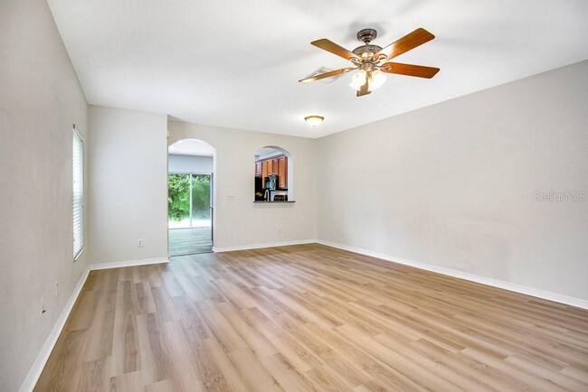 Building Photo - 15867 Fishhawk View Dr