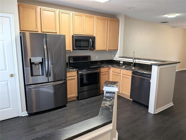 Building Photo - 902 Vineland Pl
