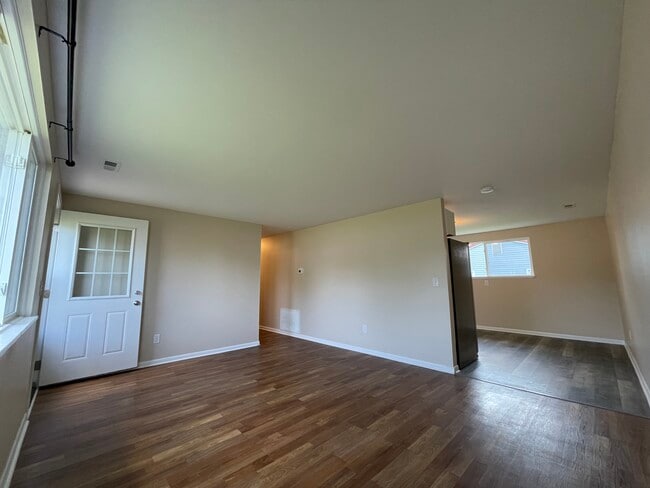 Foto del edificio - 19 Valley Park Dr