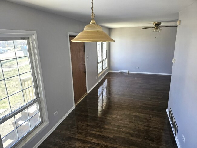 Building Photo - 13120 S Rhodes Ave