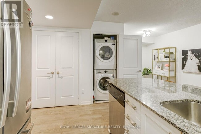 Building Photo - 85 E Liberty St