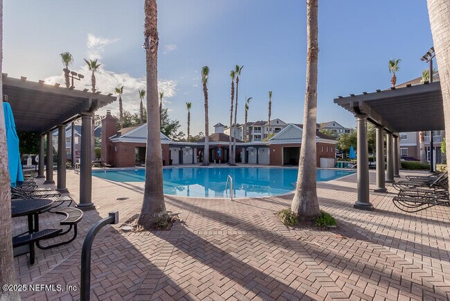 Foto del edificio - 575 Oakleaf Plantation Pkwy