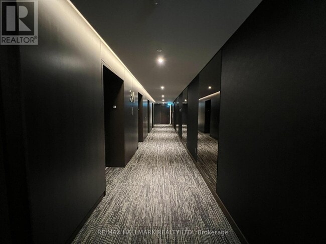 Photo du bâtiment - 11 Yorkville Ave