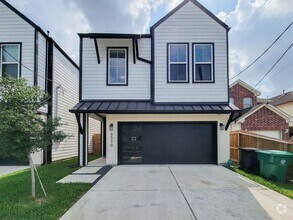 Building Photo - 6520 Couch St