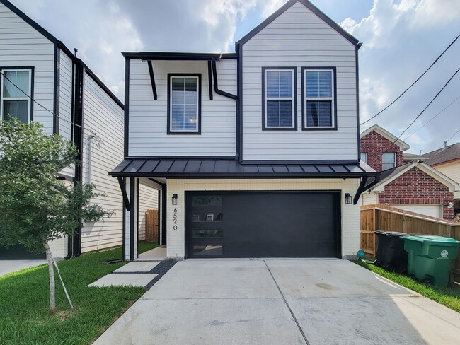 This 4-bedroom, 3-bathroom, two-story resi... - This 4-bedroom, 3-bathroom, two-story resi... House