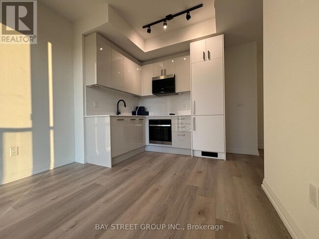 Photo du bâtiment - 280-1280 Dundas St W