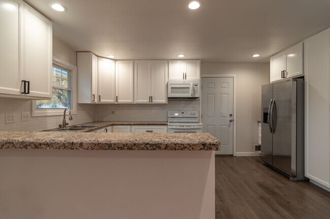 Foto del edificio - 5 Bed 2 Bath Home Available in Spokane Val...