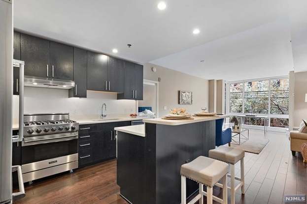 Building Photo - 1100 Maxwell Ln