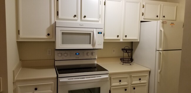 Kitchen - 50 Pebble Beach Cv