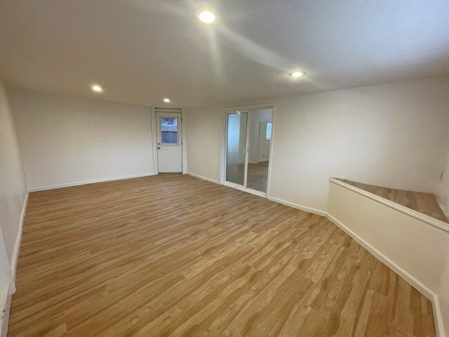 Building Photo - 428 Diana Dr