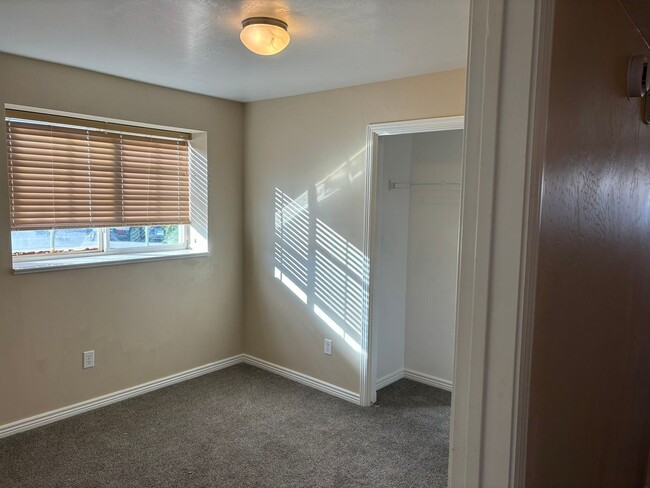 Building Photo - Ground Floor 3 Bedroom Condo