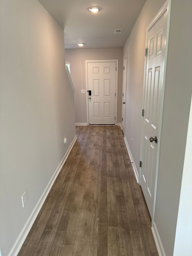 Building Photo - Three Bedroom | Two and a Half Bath Townhome in Driftwood | Lincoln Schools!