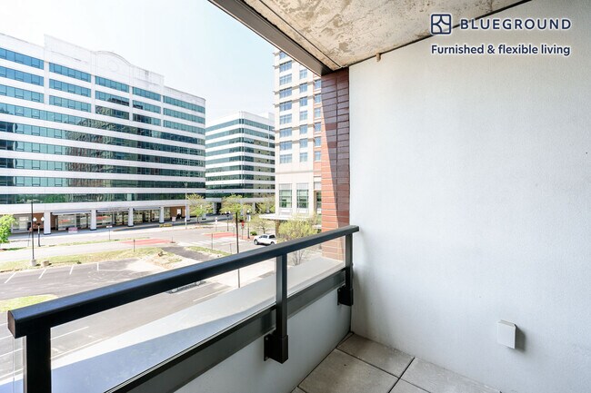 Foto del edificio - 3030 Potomac Ave