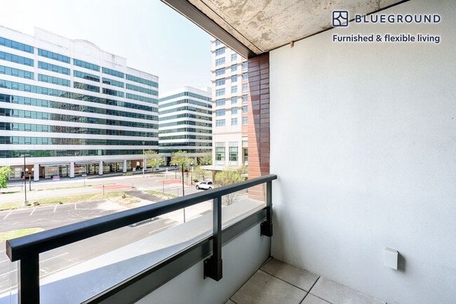 Foto del edificio - 3030 Potomac Ave