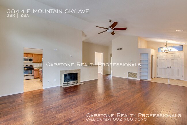 Building Photo - Amazing location with Mountain Views!