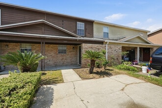 Building Photo - 1807 Whispering Oaks Ln