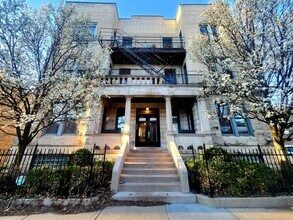 Building Photo - 1714 W Leland Ave