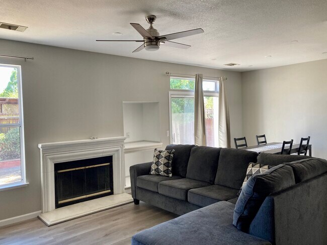 Building Photo - 1612 Paseo Flores Dr