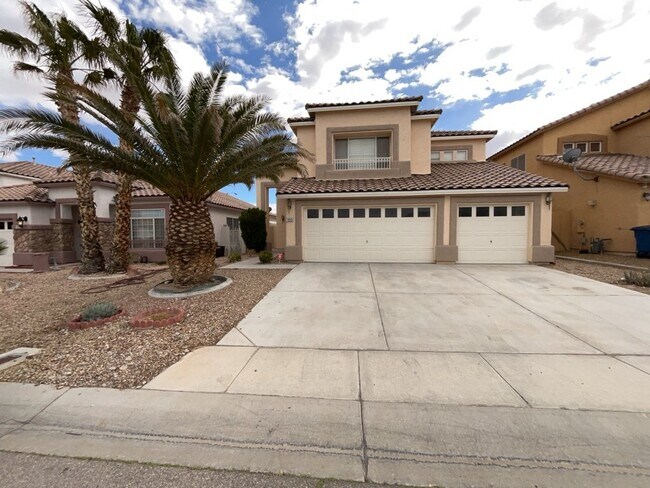 Foto del edificio - GET READY FOR SUMMER IN THIS BEAUTIFUL 5 BEDROM 3 BATHROOM HOME WITH A STATE OF THE ART APPLIANCE...