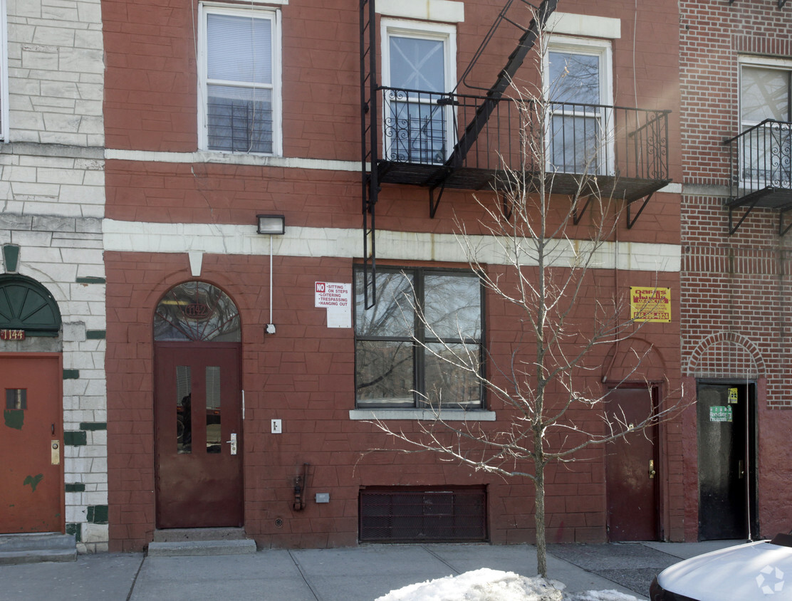 Building Photo - 1142 Metcalf Ave