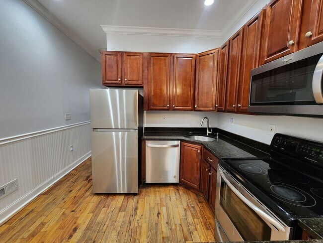Foto del edificio - 3209 W Montgomery Ave