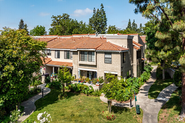 Building Photo - Villa Paloma