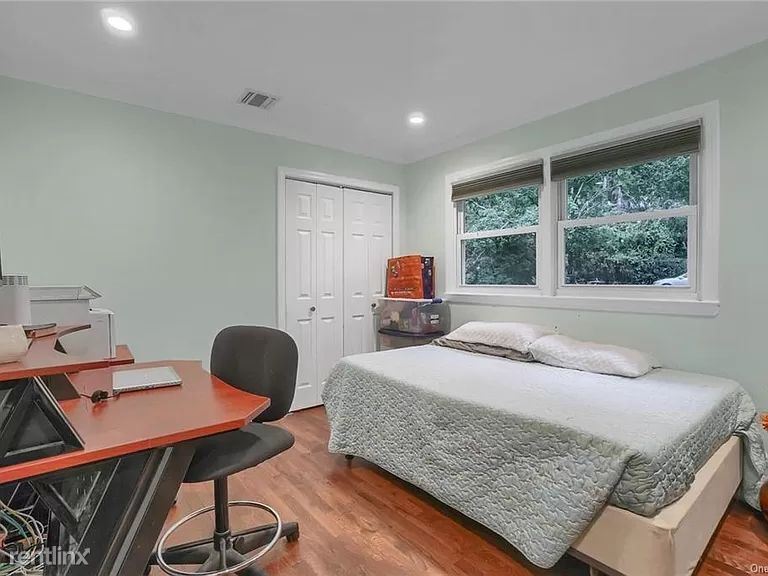 Foto principal - 3 br, 3 bath House - 2327 Vista Ct